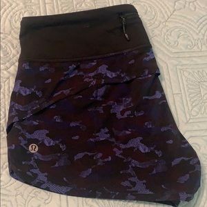 Lululemon 2 1/2 inseam EUC camo print. speed up